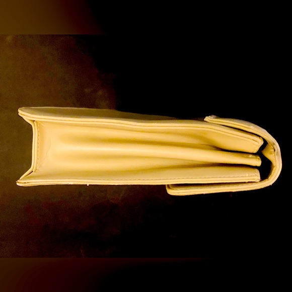 Vintage John Hort 1970s Designer Over the Shoulder Letter Format Cream Purse - Picture 4 of 7